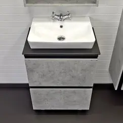 Тумба-умывальник Comforty Эдинбург-60Н напольная бетон светлый с черной столешницей с раковиной