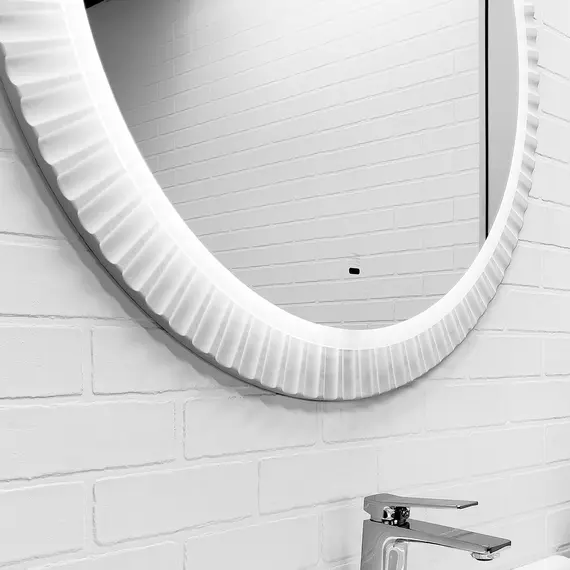 Зеркало Comforty Мадрид-70/90 LED-подсветка, бесконтактный сенсор, белый матовый