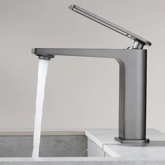 Смеситель для раковины Black&White UK9901MG