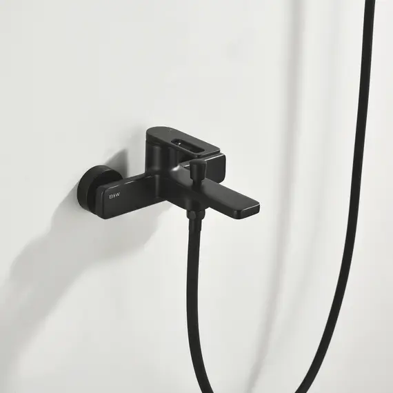 Смеситель для ванны Black&White GL-9101-GM (душевой шланг и лейка в комплекте)