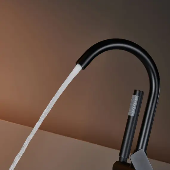 Отдельностоящий смеситель для ванны Black&White UK8320B