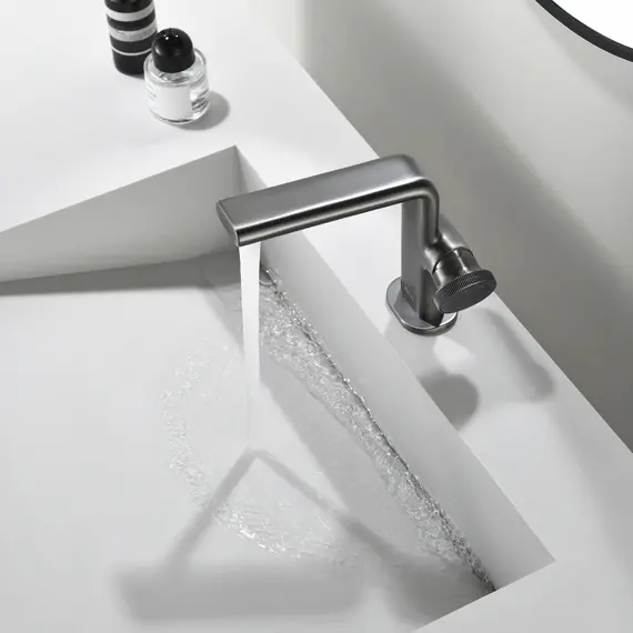 Смеситель для раковины Black&White GF-7207-GM