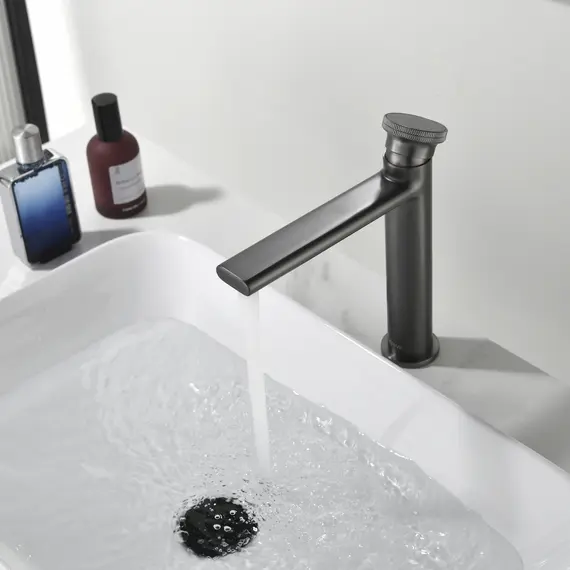 Смеситель для раковины Black&White GF-7307-GM