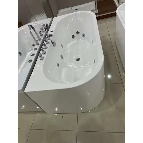 Ванна акриловая Frank F109 с гидромассажем